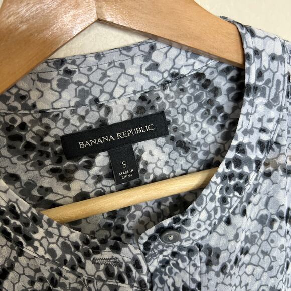 Banana Republic Black White Snake Print Blouse Small - Picture 2 of 10